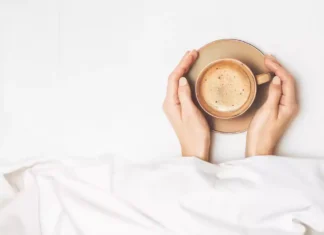 کافئین چگونه شما را بیدار می کند؟