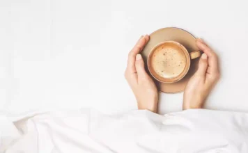 کافئین چگونه شما را بیدار می کند؟