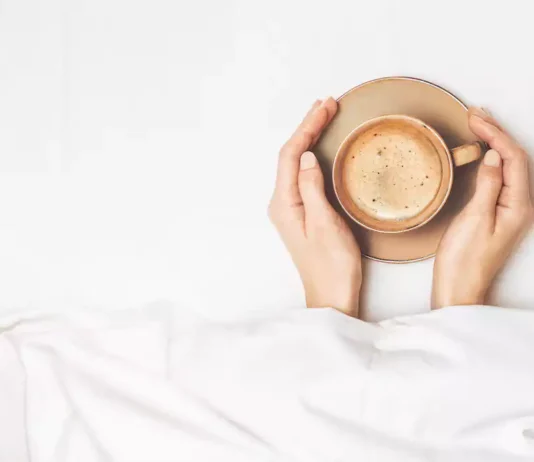 کافئین چگونه شما را بیدار می کند؟