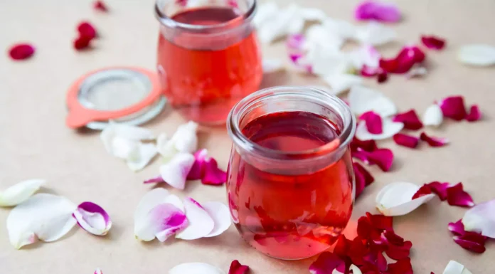 چطور در کمترین زمان یک شربت (سیروپ) گل رز عالی تهیه کنیم؟